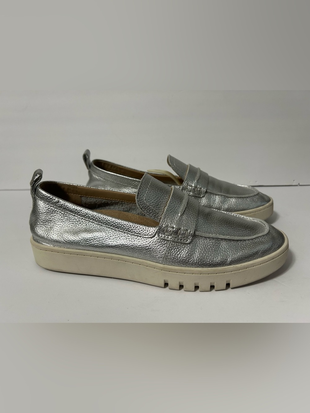 Vionic Chantel Metallic Silver Leather Penny Loafers Womens 10 Orthotic Slip On